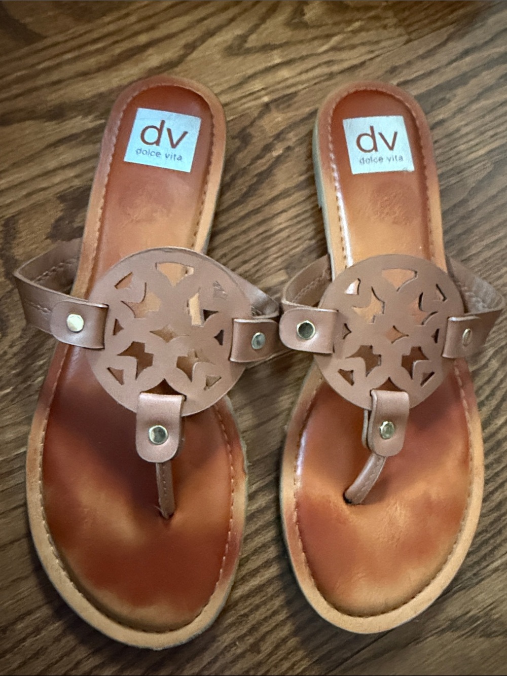 Dolce Vita Women’s Tan Cutout Leather Thong Sandals